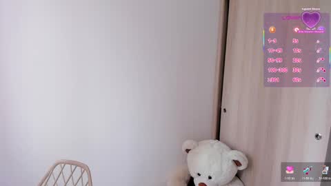 sofia_rivers_ online show from April 13, 5:40 pm