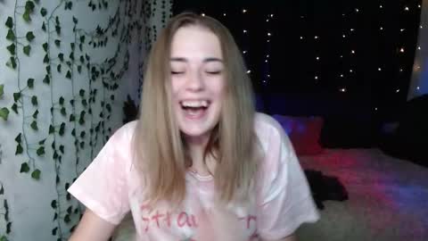 Snapshot of sofia_rosemary chatting on September 9, 5:56 pm sofia_rosemary online show from September 9, 5:56 pm