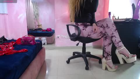 Snapshot of sofia_rosii chatting on December 3, 4:39 pm Sofia online show from December 3, 4:39 pm