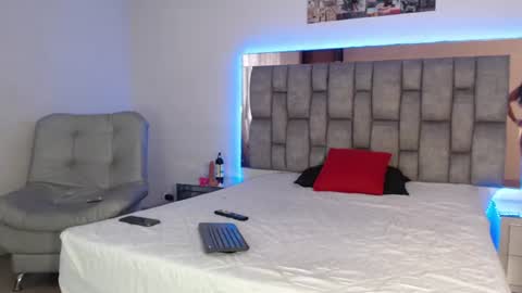 sofia_velez26 online show from June 28, 8:15 pm