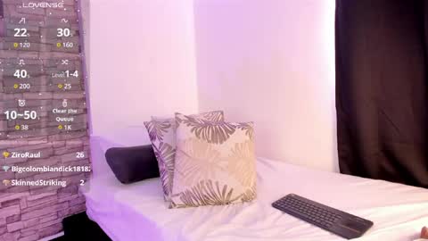 sofiaalarson online show from May 22, 2:01 pm