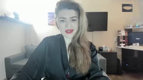 Snapshot of sofiabells chatting on November 18, 10:09 am SofiaBells online show from November 18, 10:09 am