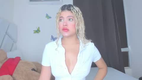 sofiacastillo01 online show from April 3, 1:31 pm