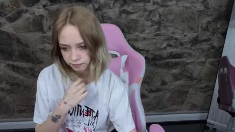 sofialeone online show from January 13, 4:40 am