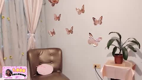 Sofi Bella online show from October 6, 3:31 pm