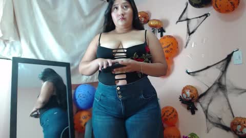 Snapshot of soficurvy19 chatting on November 5, 7:25 pm sofi lara online show from November 5, 7:25 pm