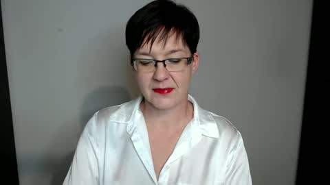 Snapshot of sofie_velvet chatting on December 2, 4:31 pm Sofie Velvet online show from December 2, 4:31 pm
