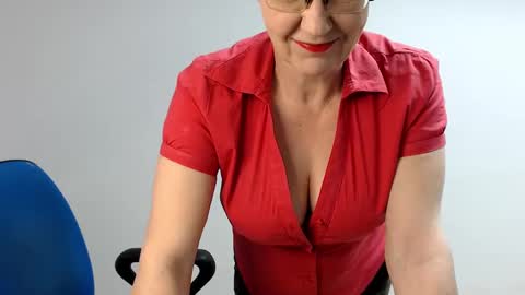 Snapshot of sofie_velvet chatting on December 20, 3:00 pm Sofie Velvet online show from December 20, 3:00 pm