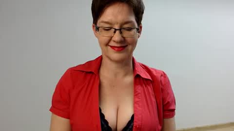 Snapshot of sofie_velvet chatting on January 24, 8:54 pm Sofie Velvet online show from January 24, 8:54 pm