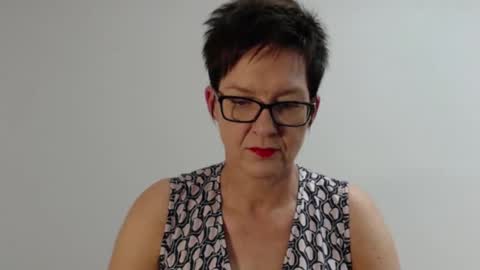 Snapshot of sofie_velvet chatting on September 9, 4:17 pm Sofie Velvet online show from September 9, 4:17 pm