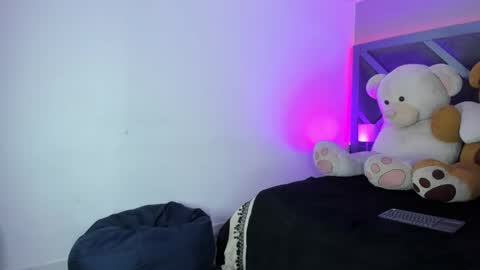 Snapshot of sofiewild_ chatting on October 23, 7:45 pm sofie online show from October 23, 7:45 pm