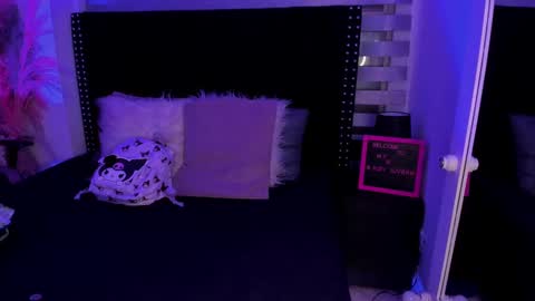Snapshot of sofiia_rubb chatting on February 8, 4:03 am Sofia online show from February 8, 4:03 am