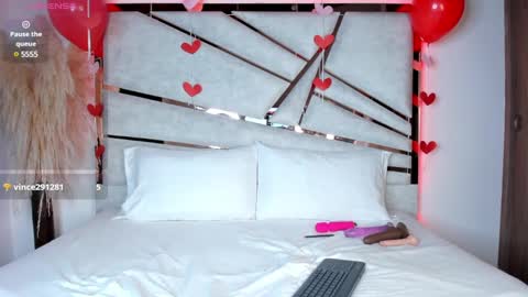 Snapshot of sofijohnsonx chatting on February 14, 1:18 pm sofijohnsonx online show from February 14, 1:18 pm