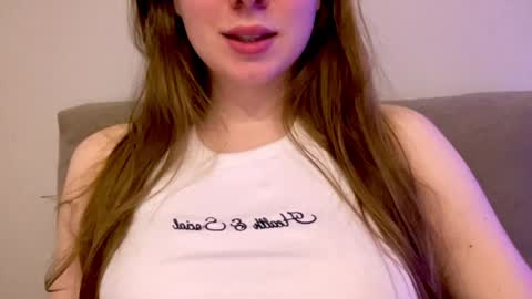 Snapshot of sofinovvak chatting on April 4, 8:06 pm Sofi online show from April 4, 8:06 pm