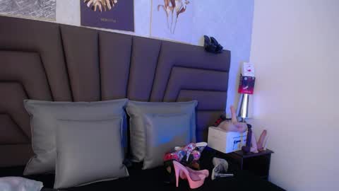      online show from March 30, 11:22 am