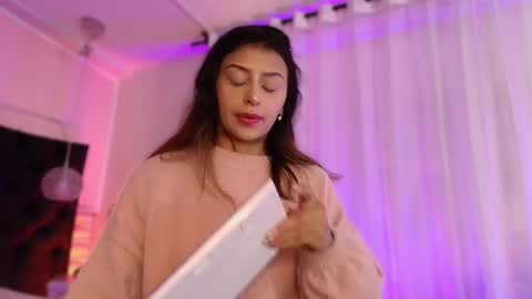 Sofi online show from March 10, 11:42 am