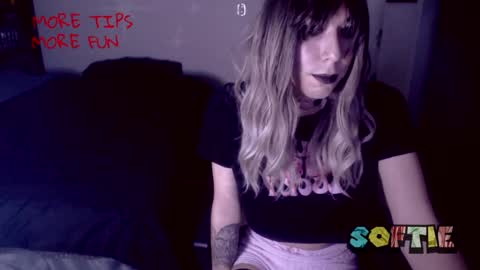 Snapshot of soft_serv chatting on April 11, 12:15 am Softie 3 online show from April 11, 12:15 am