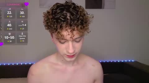 Snapshot of softcrave_ chatting on March 21, 9:29 pm Angel online show from March 21, 9:29 pm