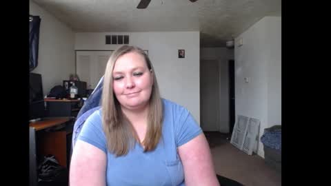 Snapshot of softerpeaches chatting on February 13, 8:45 pm Rose online show from February 13, 8:45 pm