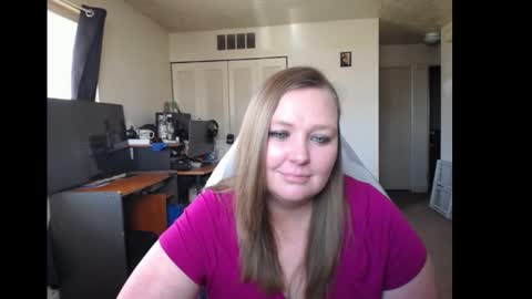 Snapshot of softerpeaches chatting on March 12, 7:38 pm Rose online show from March 12, 7:38 pm