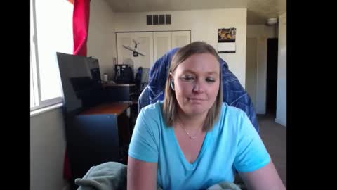 Snapshot of softerpeaches chatting on November 4, 8:52 pm Rose online show from November 4, 8:52 pm