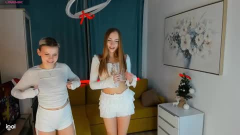 Snapshot of softlexie chatting on December 17, 3:51 pm Vanessa online show from December 17, 3:51 pm