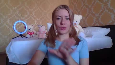 Snapshot of softy_aura chatting on June 24, 10:36 am softy_aura online show from June 24, 10:36 am