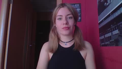 Snapshot of softy_aura chatting on June 25, 10:09 am softy_aura online show from June 25, 10:09 am