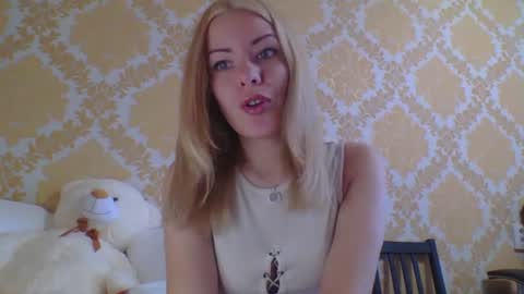 Snapshot of softy_aura chatting on July 30, 9:52 am softy_aura online show from July 30, 9:52 am