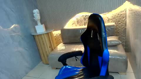 Snapshot of sol__r chatting on June 5, 6:52 am Sun online show from June 5, 6:52 am