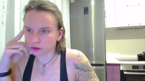 Snapshot of solazas chatting on December 4, 4:16 pm Sola online show from December 4, 4:16 pm