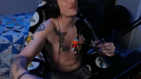 Snapshot of somethinqfunny chatting on December 9, 4:12 am Lover Boi online show from December 9, 4:12 am