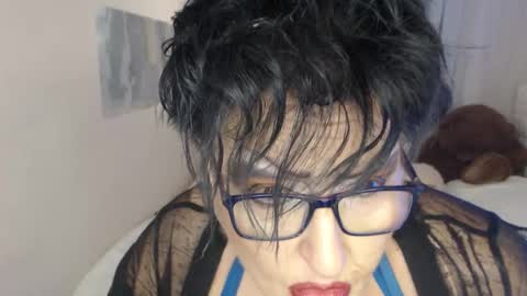 sondrariddle online show from November 11, 9:15 pm