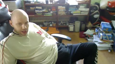 Snapshot of songoku81 chatting on February 23, 2:46 pm Tom online show from February 23, 2:46 pm