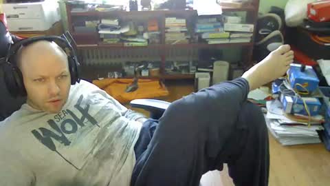 Snapshot of songoku81 chatting on February 27, 8:28 am Tom online show from February 27, 8:28 am