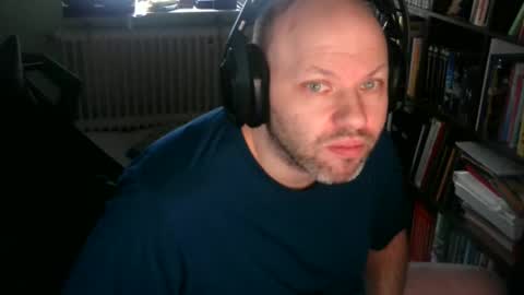 Snapshot of songoku81 chatting on November 14, 11:20 am Tom online show from November 14, 11:20 am