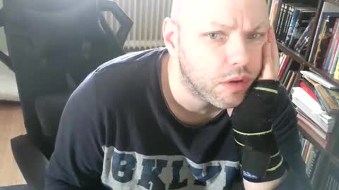 Snapshot of songoku81 chatting on February 15, 12:36 pm Tom online show from February 15, 12:36 pm