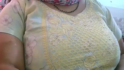 Snapshot of soni88888 chatting on December 5, 4:53 am soni88888 online show from December 5, 4:53 am