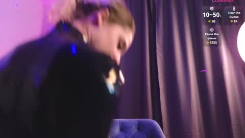 Snapshot of sonia__rose chatting on December 10, 7:11 pm Sonia online show from December 10, 7:11 pm