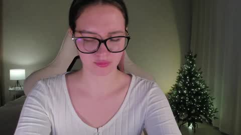 Snapshot of sonia_moon_ chatting on December 8, 4:14 am sonia_moon_ online show from December 8, 4:14 am