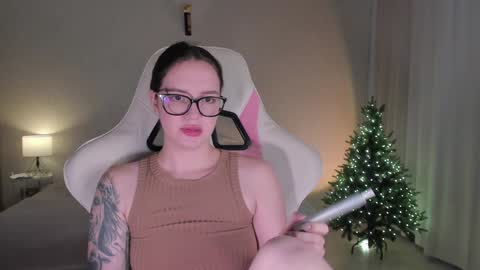 Snapshot of sonia_moon_ chatting on December 11, 4:39 am sonia_moon_ online show from December 11, 4:39 am