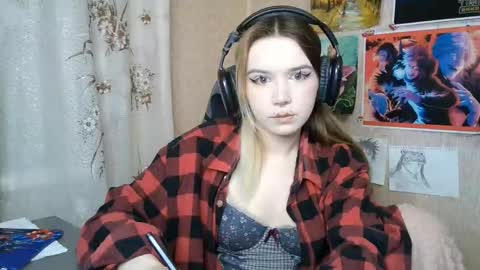 Mila online show from May 5, 5:32 pm