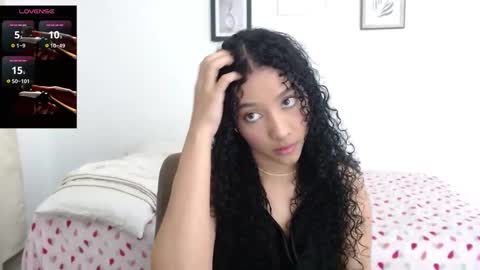 Snapshot of sophi_baby chatting on September 18, 7:10 am Sophi baby online show from September 18, 7:10 am