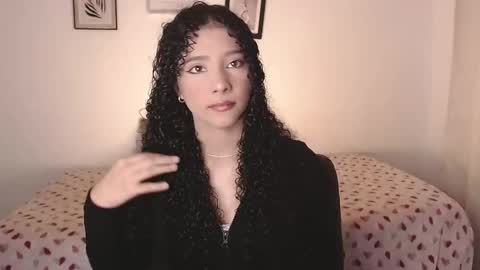 Snapshot of sophi_baby chatting on October 10, 2:32 am Sophi baby online show from October 10, 2:32 am