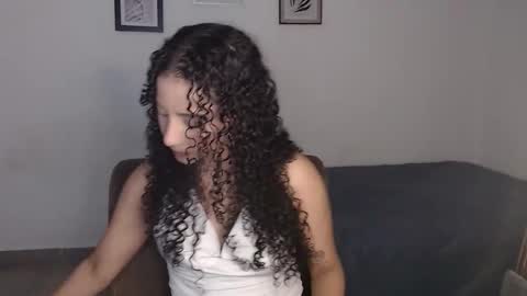 Snapshot of sophi_baby chatting on November 17, 4:18 am Sophi baby online show from November 17, 4:18 am