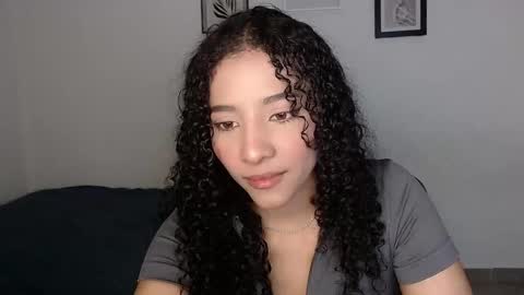 Snapshot of sophi_baby chatting on November 19, 5:29 am Sophi baby online show from November 19, 5:29 am