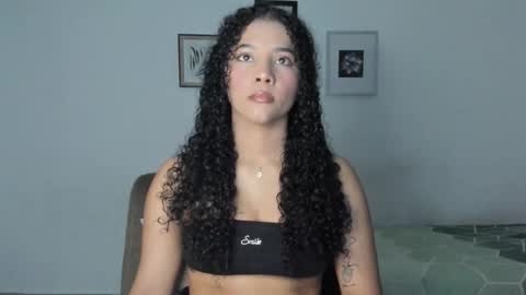 Snapshot of sophi_baby chatting on February 16, 12:40 am Sophi baby online show from February 16, 12:40 am