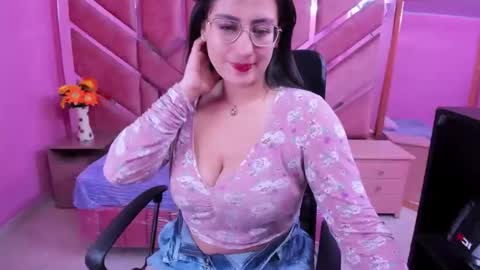 sophi_hardd online show from April 4, 3:42 pm