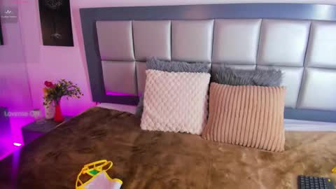 sophi Leone online show from March 3, 12:55 pm