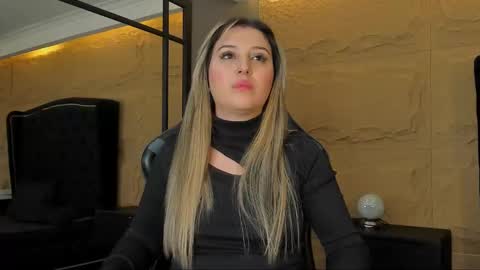 Snapshot of sophia_dior1 chatting on October 5, 4:16 pm Sophia online show from October 5, 4:16 pm